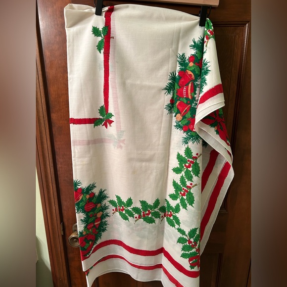 VTG pretty Cotton printed Christmas Tablecloth. Unbranded. - Picture 3 of 6